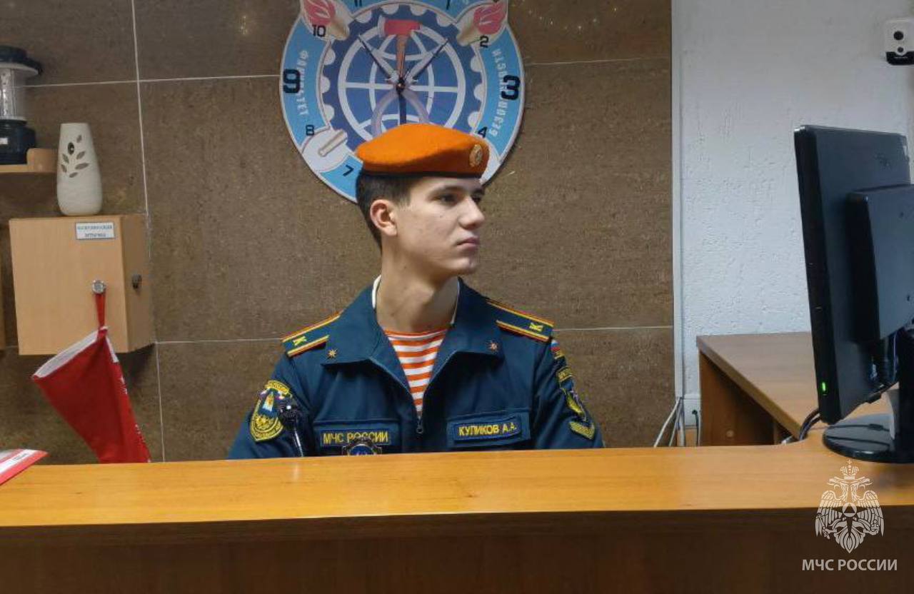 Курсанты сводного курса продолжают нести службу в праздничные дни.