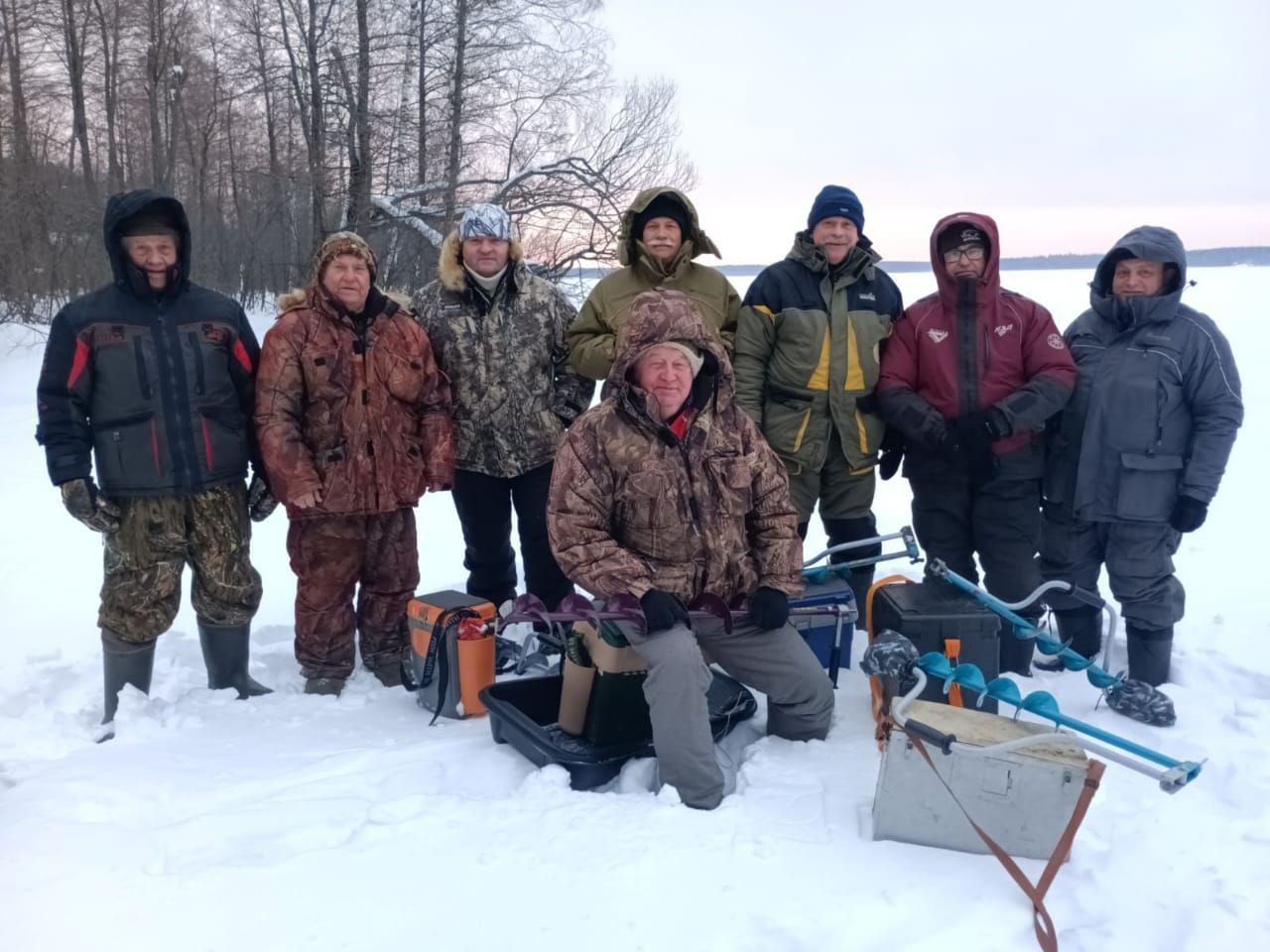 Ветераны Академии соревновались в зимней рыбной ловле