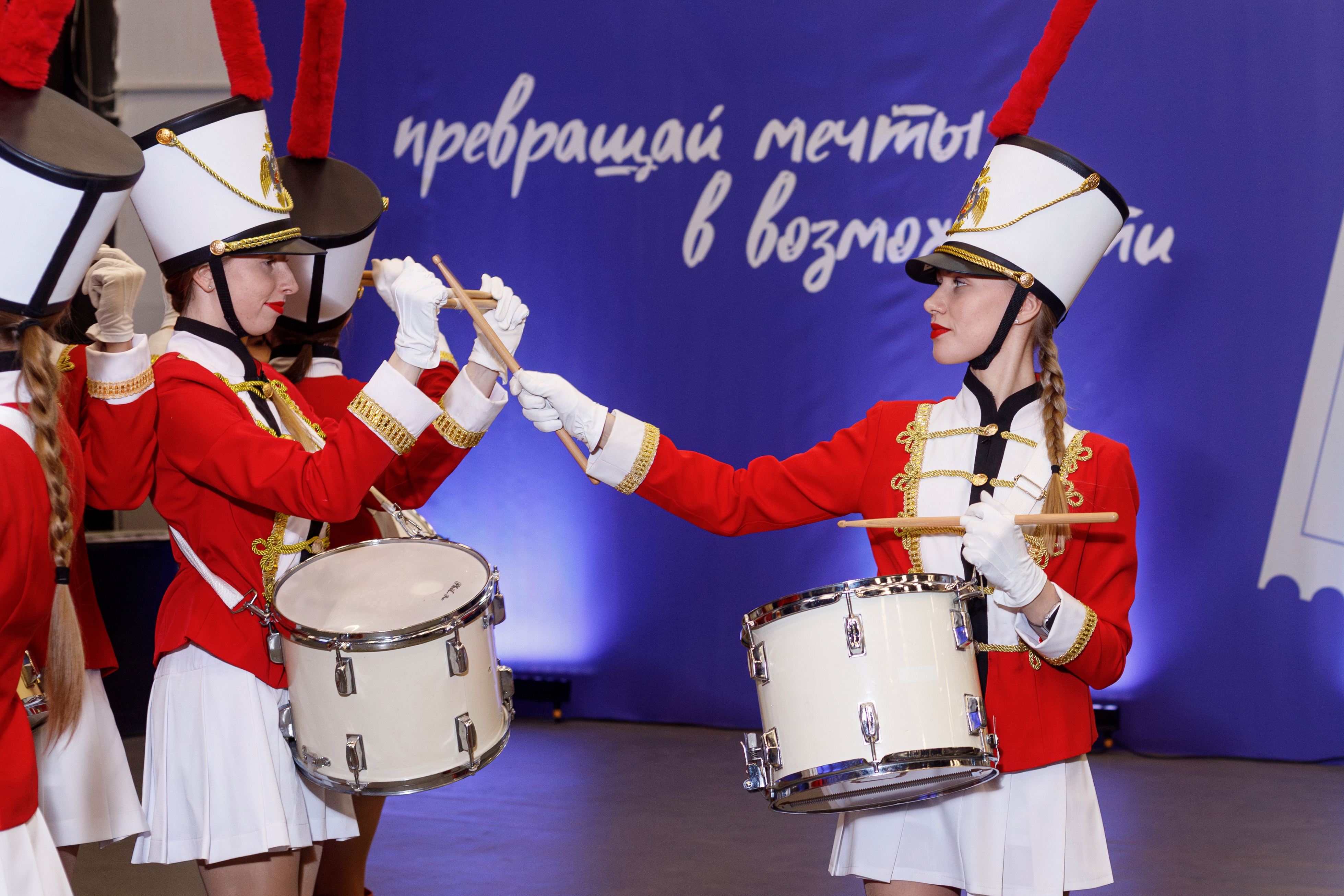 Выступление ансамбля барабанщиц