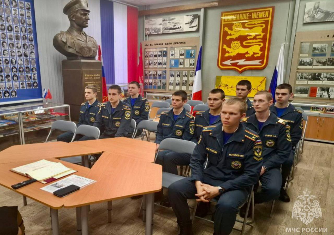 Обучающиеся Академии познакомились с наследием «Нормандии-Неман»
