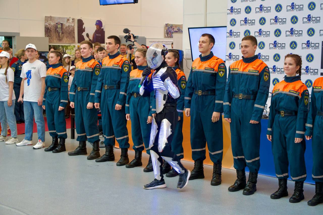 Главным событием третьего дня Международного салона "Комплексная безопасность- 2023" стал фестиваль "RoboEMERCOM"