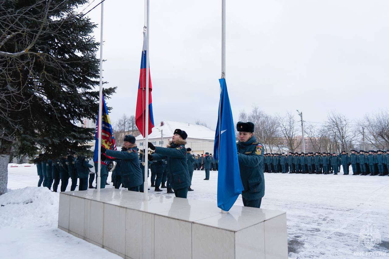 Флаги подняты, награды вручены: начало учебной недели в Ивановской пожарно-спасательной академии