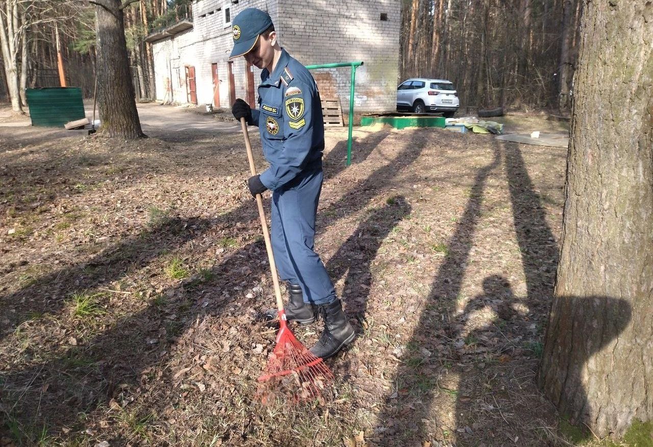 Активисты отряда "СОВА" провели традиционный весенний субботник в Ивановском детском доме "Солнышко"