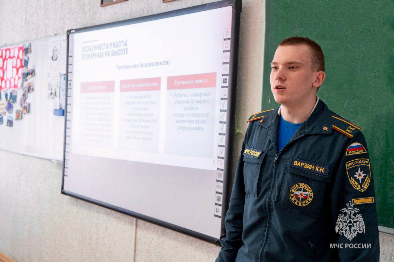 Первые шаги в большую науку: кадеты Академии презентовали свои исследовательские проекты