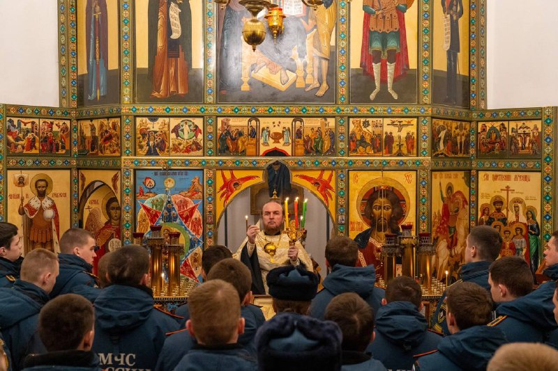 В храме Иконы Божией Матери Неопалимая Купина состоялась ночная служба, посвящённая Светлому Христову Воскресению