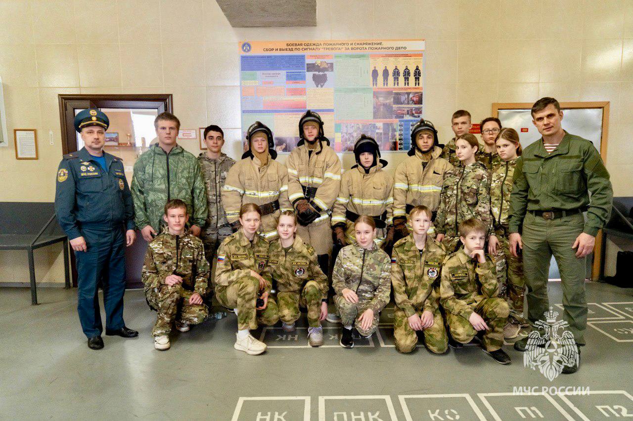 Юные посетители Академии познакомились с профессией пожарного