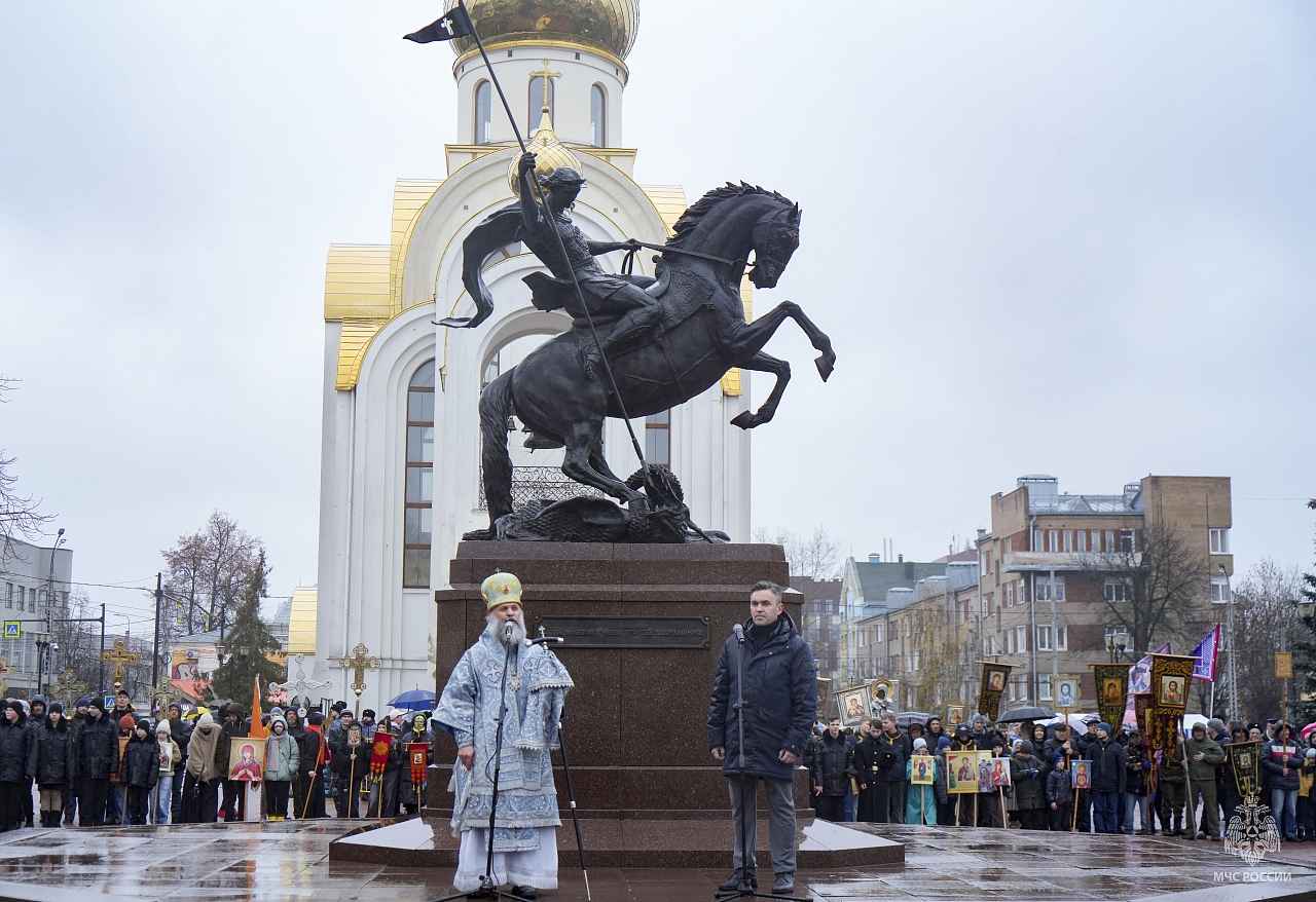 Патриотизм и вера: личный состав академии присоединился к традиционному крестному ходу