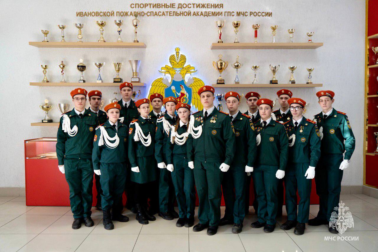 Профессия героя: школьникам показали, как становятся пожарными