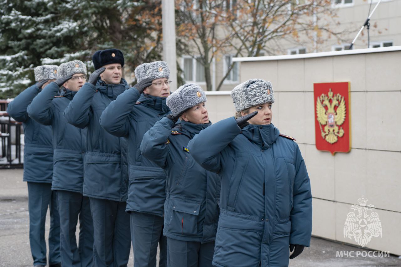 Очередная учебная и рабочая неделя началась с утреннего построения на плацу Академии
