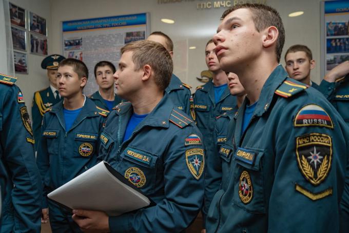 Первокурсники факультета техносферной безопасности посетили Комнату воинской и трудовой славы Академии