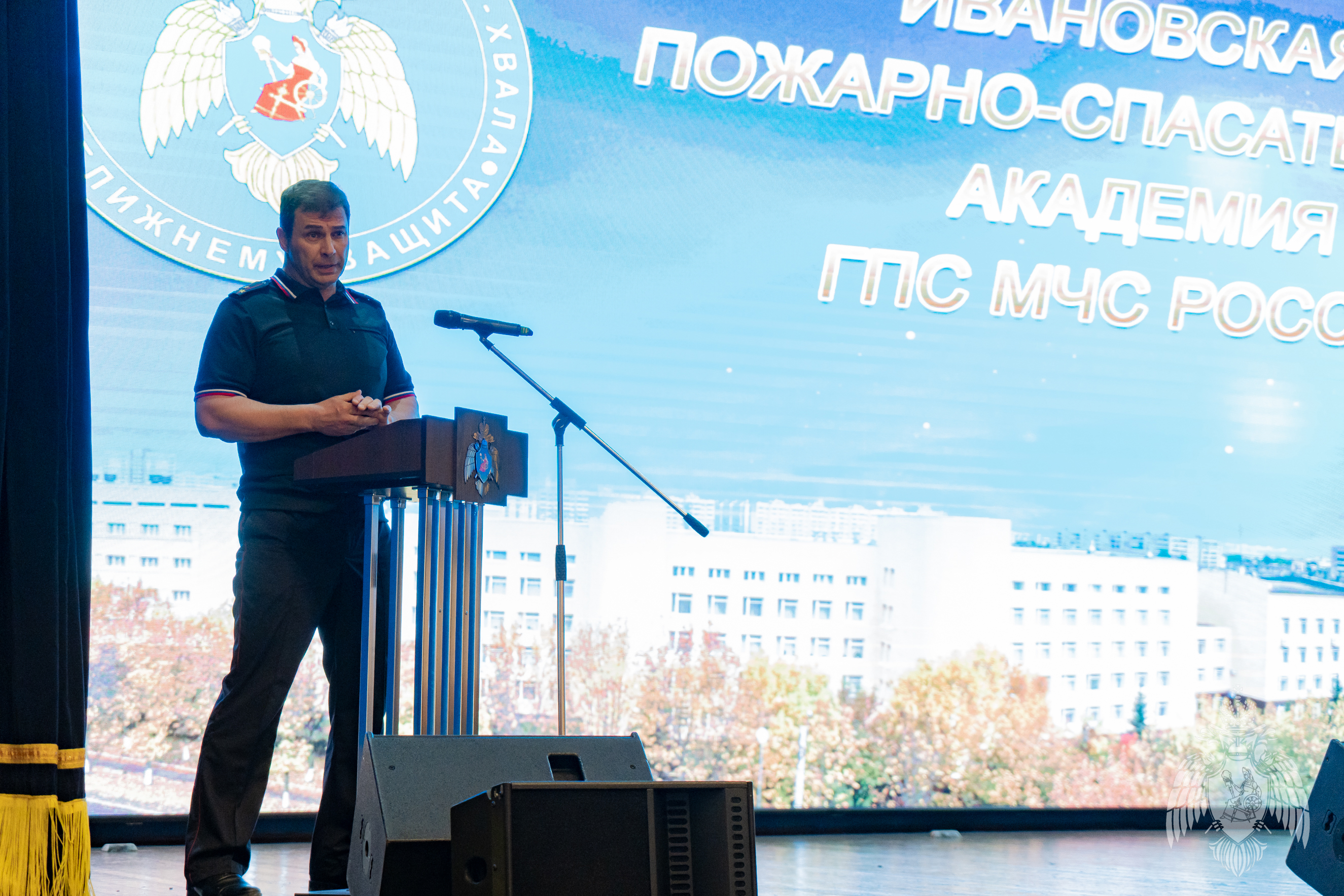 Руководитель пресс-службы УМВД по Ивановской области Владислав Радостин рассказал личному составу Академии о кибермошенничестве и способах борьбы с дистанционным обманом