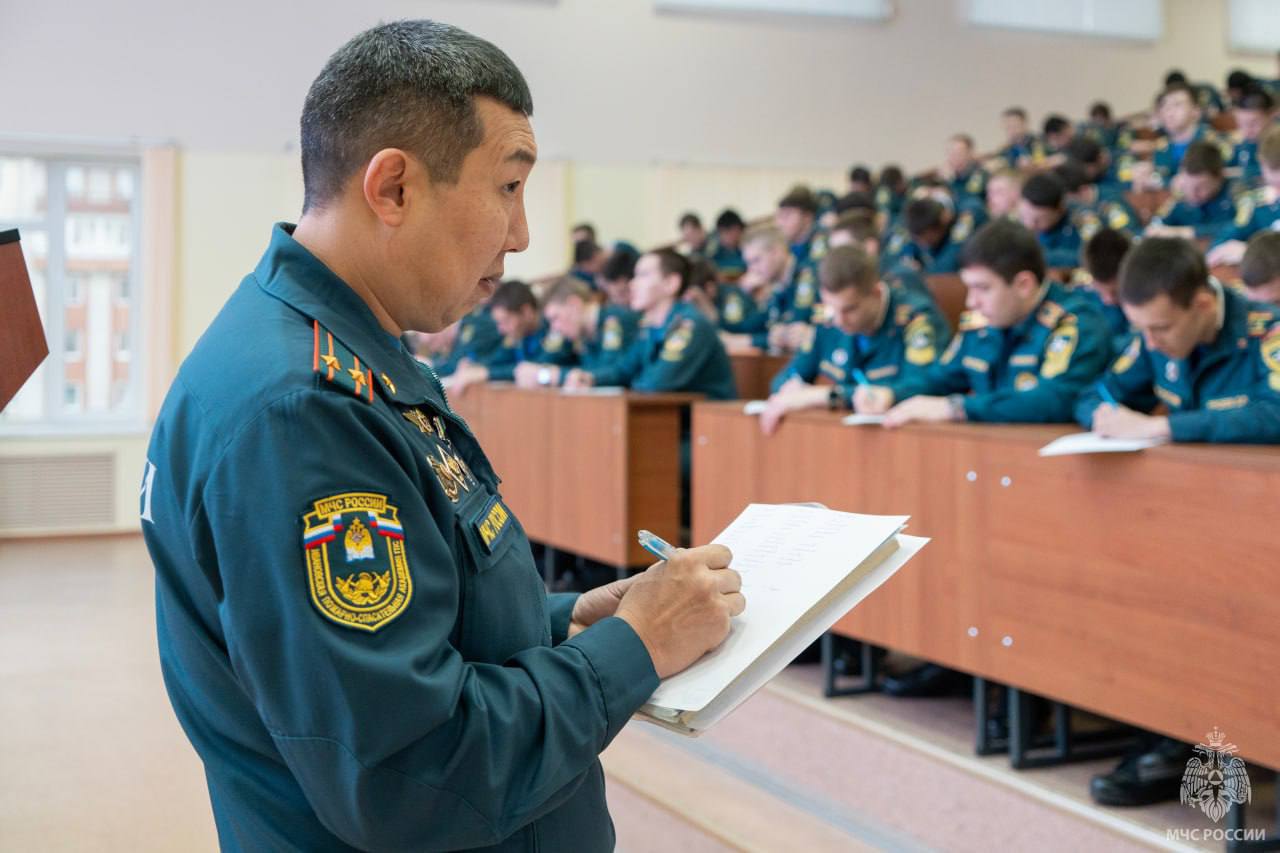 Продолжаются сборы младших командиров