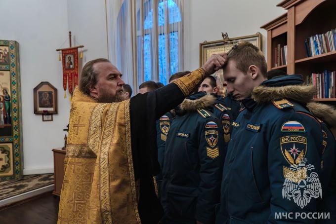 В канун Рождества в храме Иконы Божьей Матери «Неопалимая Купина» состоялось богослужение