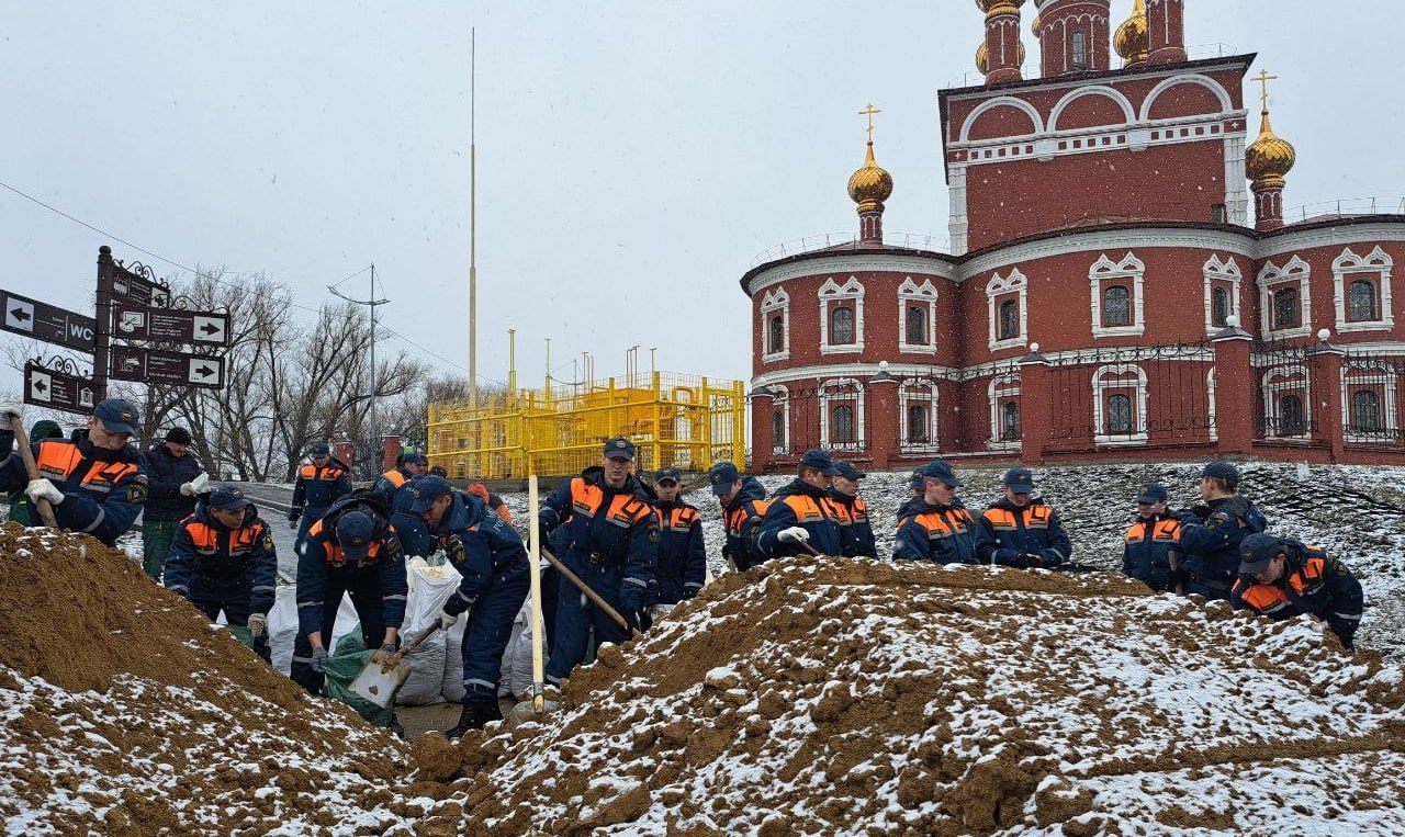 Аэромобильная группировка академии приступила к защите Кургана от паводка