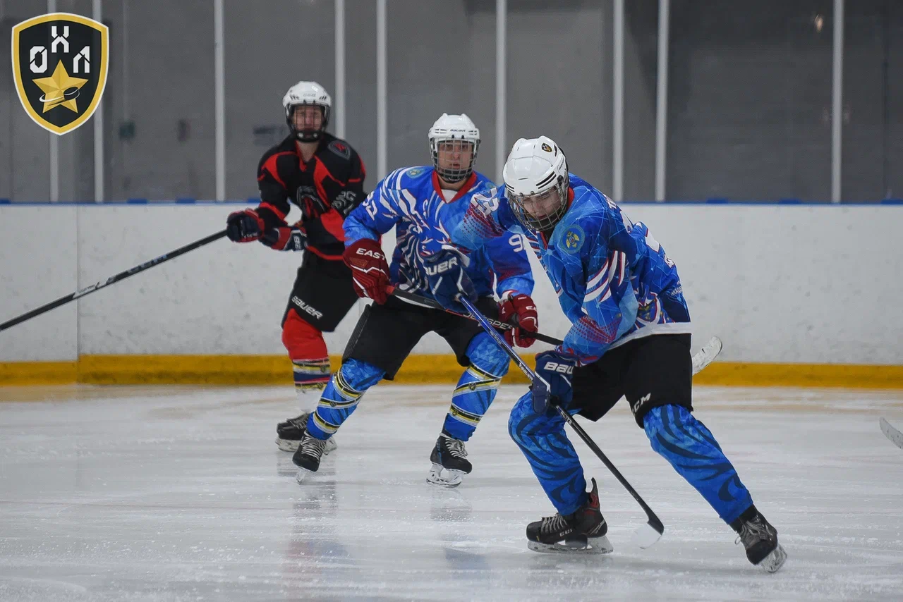 «Феникс» одержал победу в Офицерской хоккейной лиге