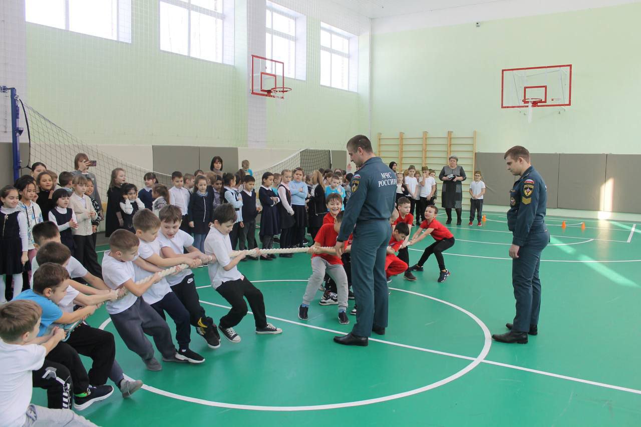 Курсанты факультета техносферной безопасности приняли участие в организации и проведении конкурса «А ну-ка, парни!»