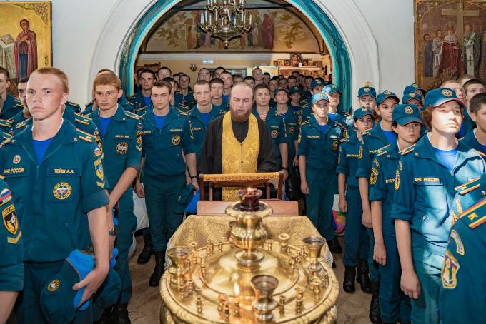 Первокурсники Академии посетили Свято-Михайло-Архангельский Храм и святой источник Преподобного Леонтия