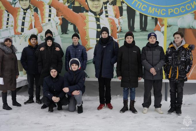 Сотрудники Академии провели экскурсию для комсомольских школьников