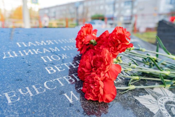 В День гражданской обороны на Аллее Спасателей состоялась торжественная церемония возложения цветов