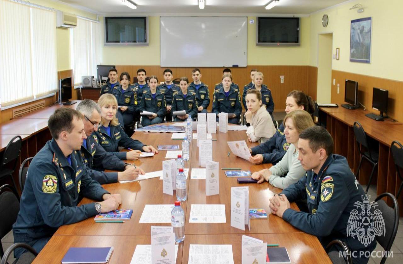 В Академии обсудили совершенствование вопросов антикризисного управления