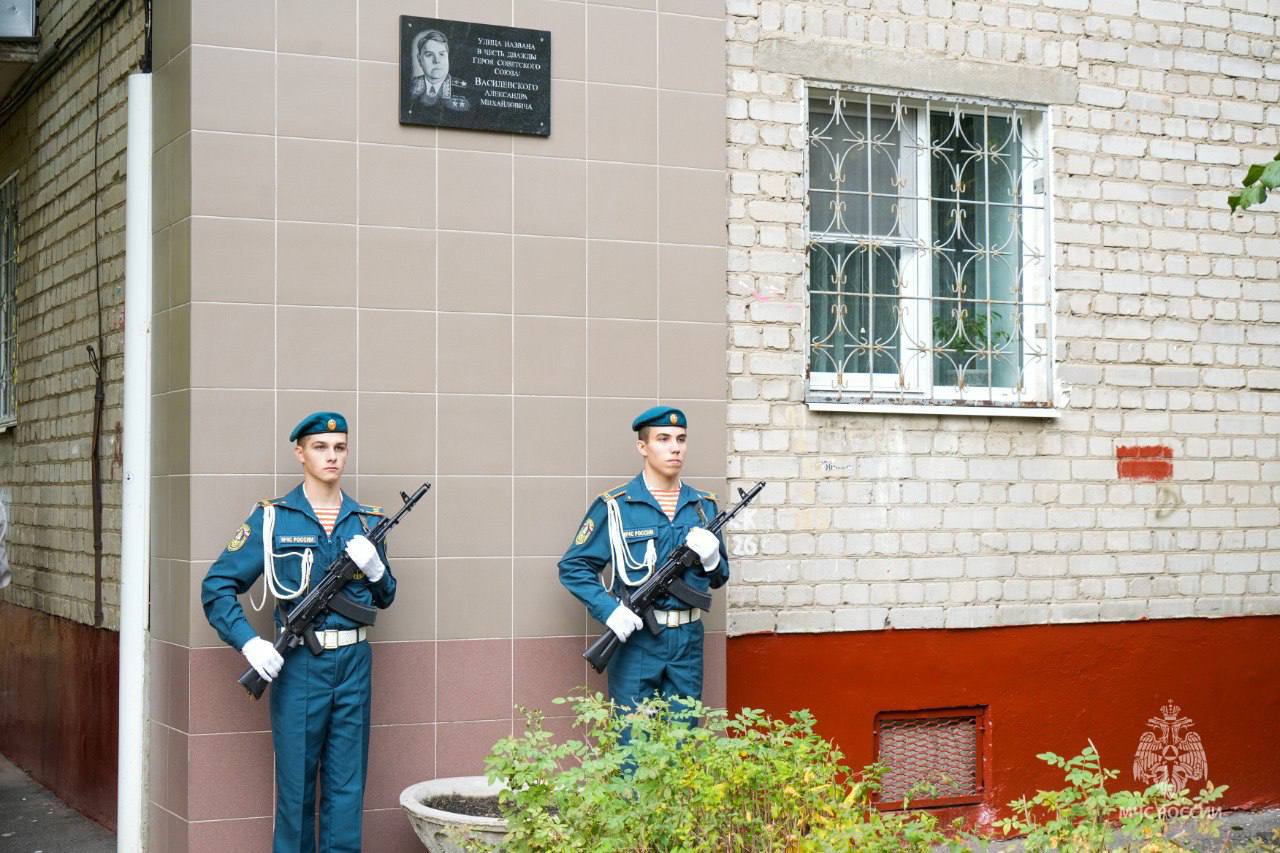 Славе не меркнуть! Традициям жить!