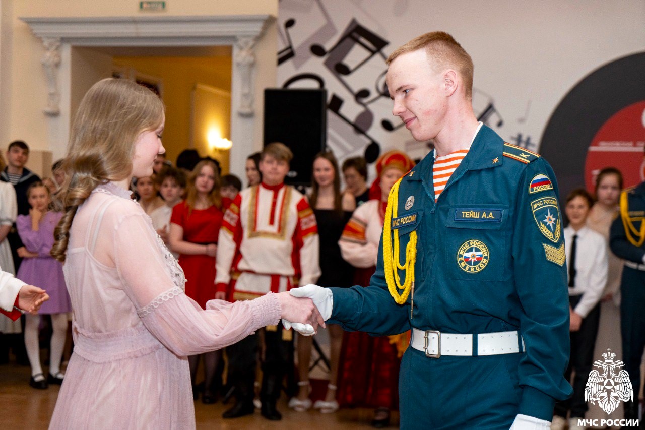 Элегантность и патриотизм: курсанты академии на Сретенском балу