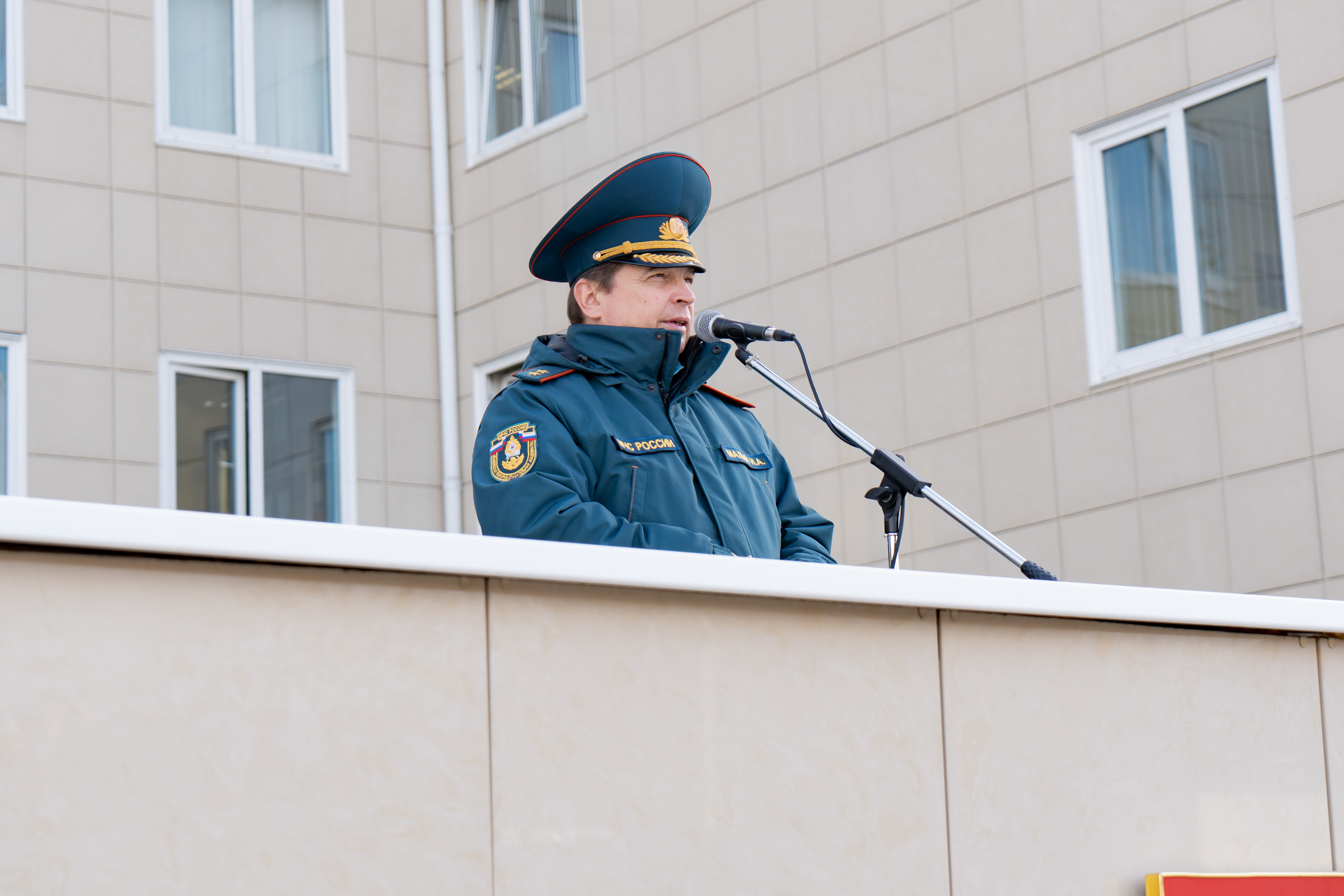 Игорь Александрович Малый поздравил ветеранов Академии с Днём советской пожарной охраны в рамках еженедельного построения на плацу