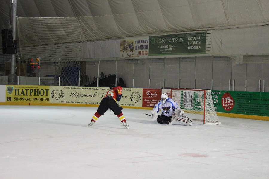 «Вымпел» - ХК «Гризли».