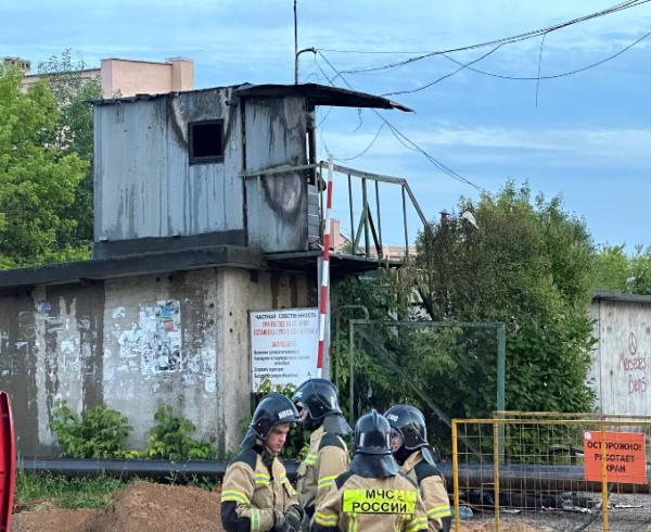Курсанты Академии ликвидировали пожар в районе автомобильной стоянки микрорайона Московский