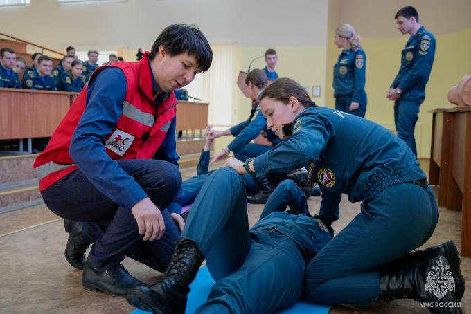 Представители "Российского Красного Креста" провели в Академии учебное занятие по оказанию первой помощи