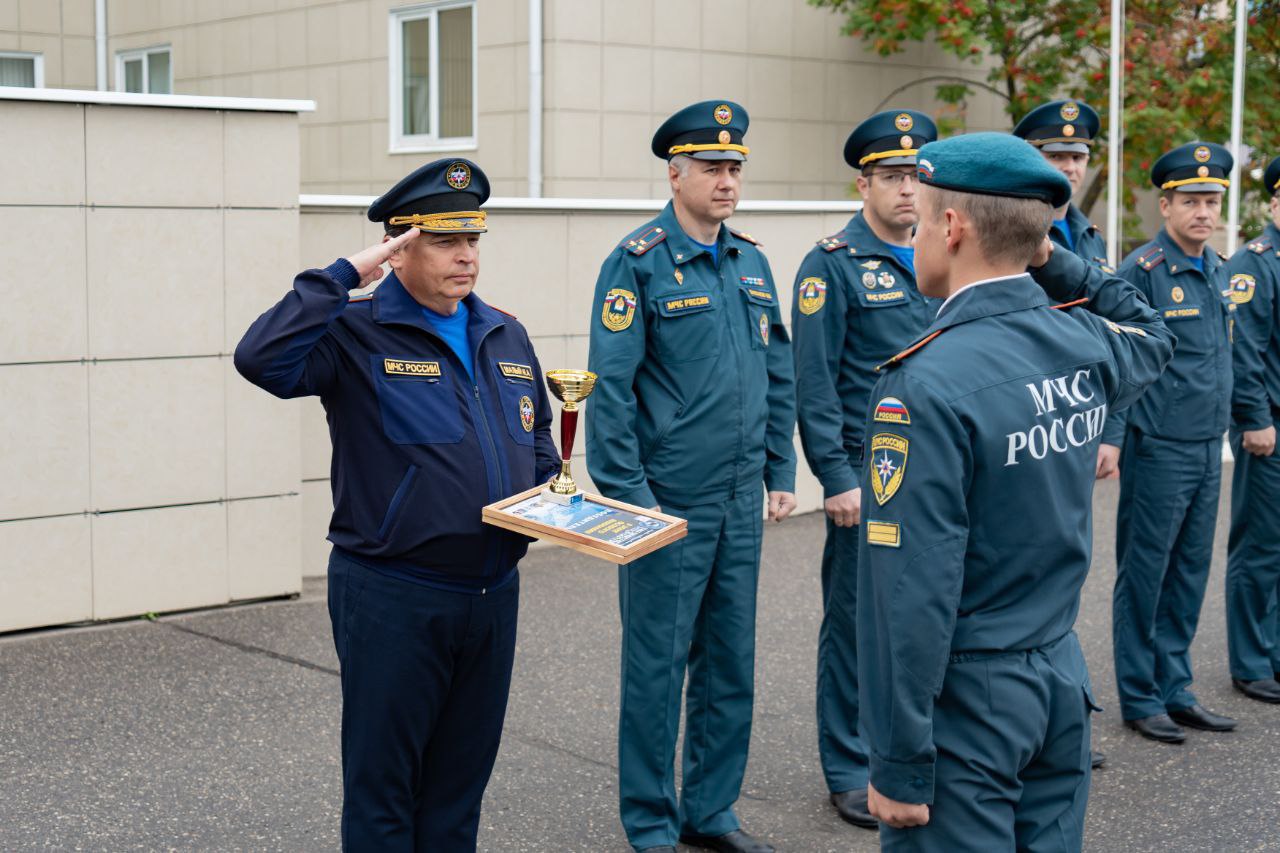 На плацу Академии состоялось еженедельное подведение итогов прошедшей рабочей, учебной и спортивной недели