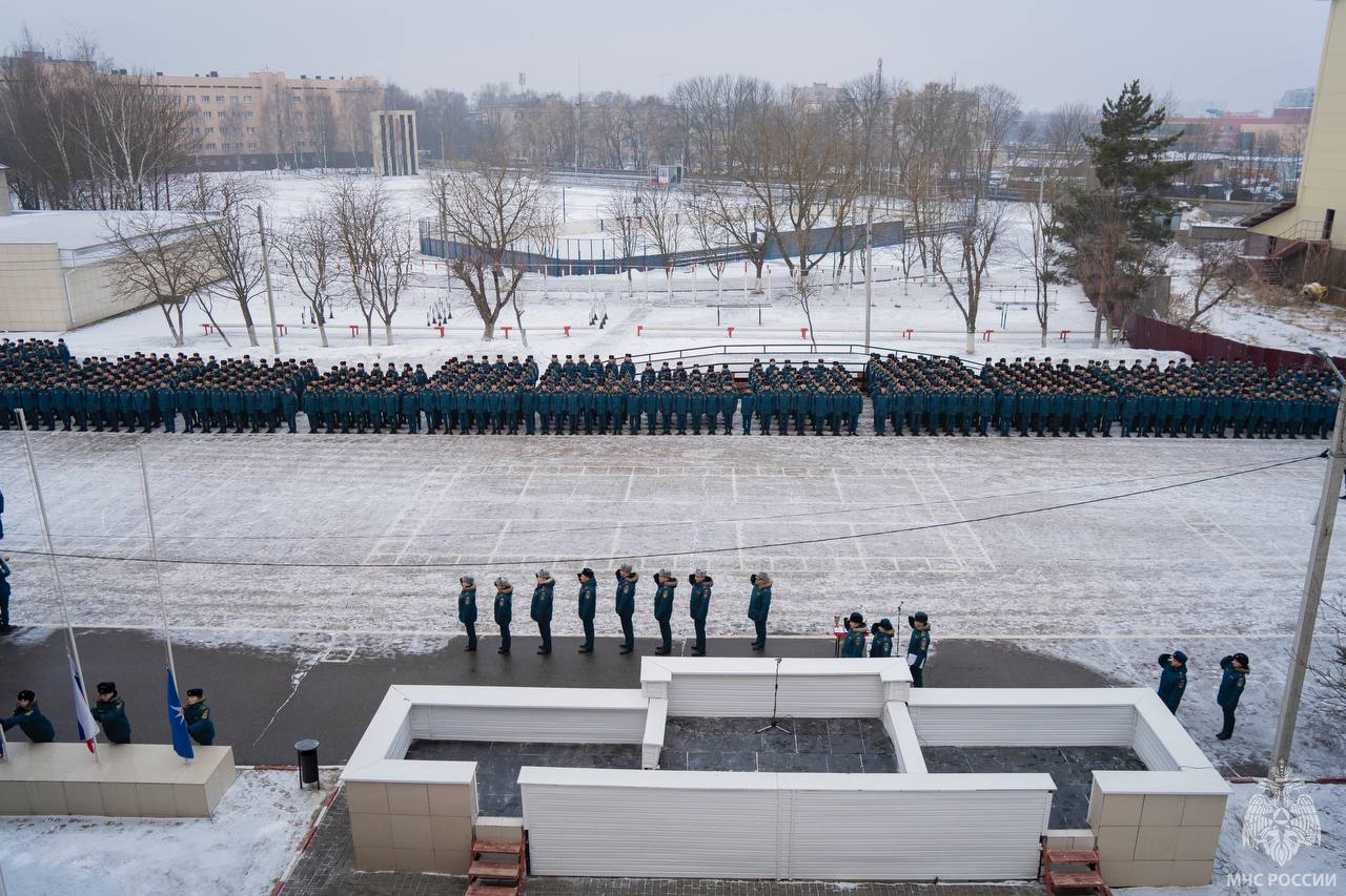 Под звуки гимна