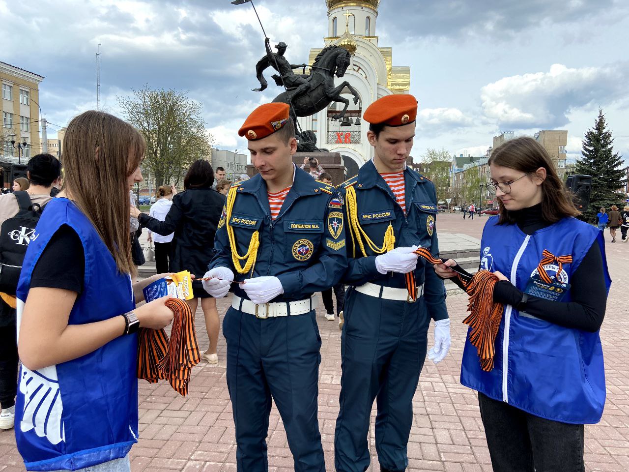Студенты и курсанты Академии приняли активное участие в торжественном открытии акции «Георгиевская ленточка»