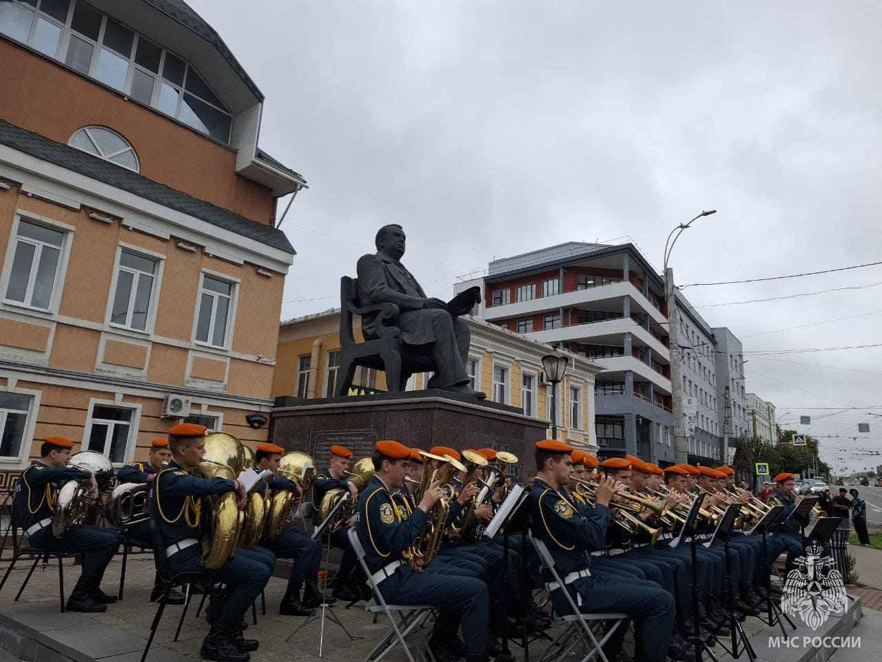 Музыка, которая объединяет: духовой оркестр Академии в сердце города! 
