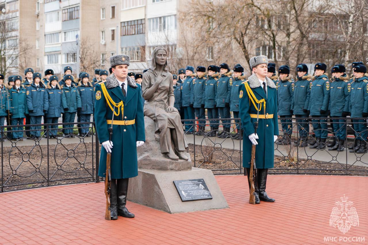 Открытие мемориального комплекса "Женщинам защитников Отечества"