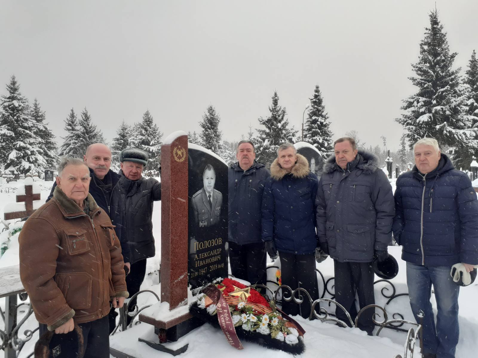 Возложение венков к местам захоронения начальников учебного заведения