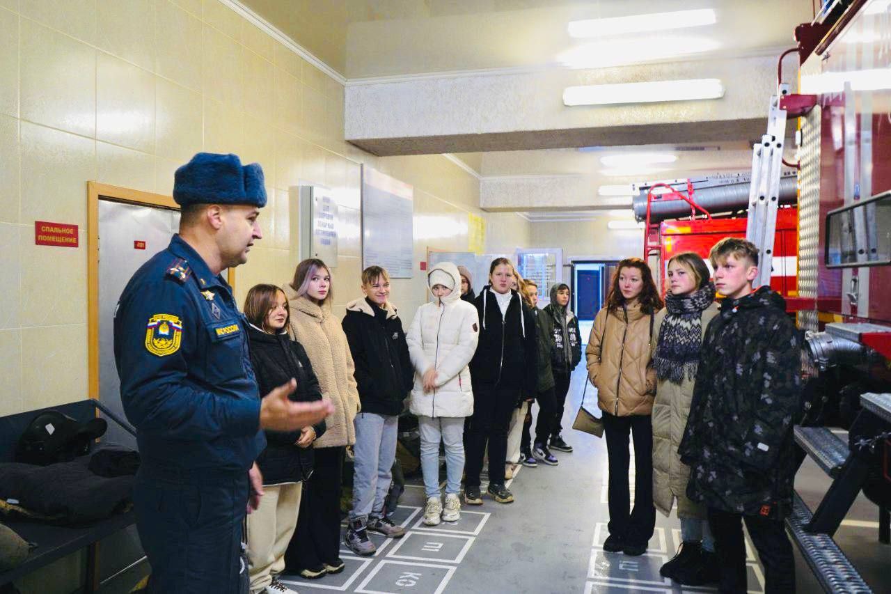 Школьники Тейковского муниципального района посетили учебную пожарно-спасательную часть Академии