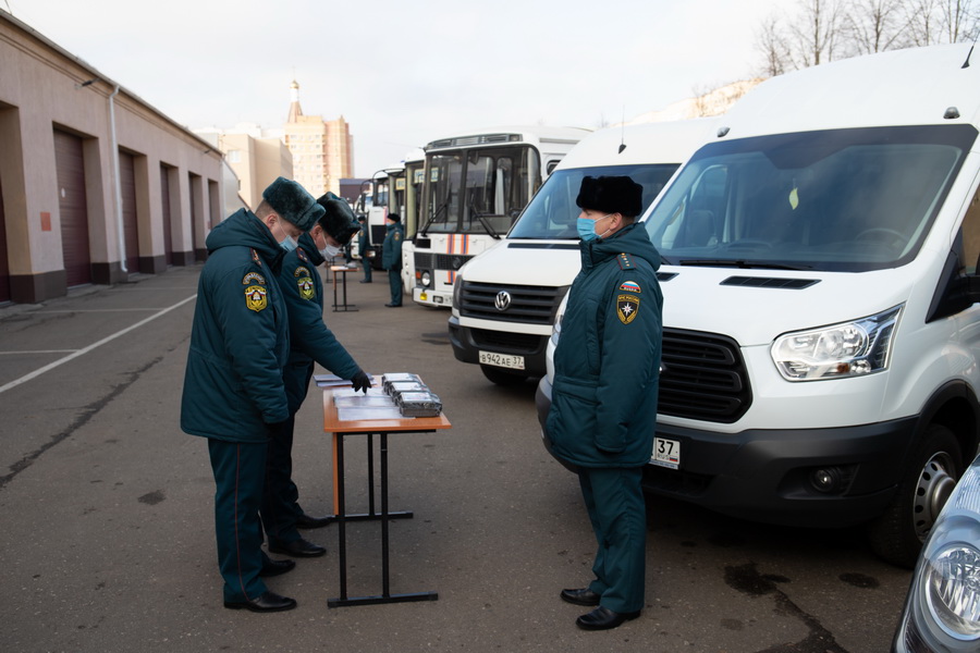 Cмотр готовности техники и вооружения, парков (гаражей, мест стоянки), складов и материально-технической базы к эксплуатации в осенне-зимних условиях.