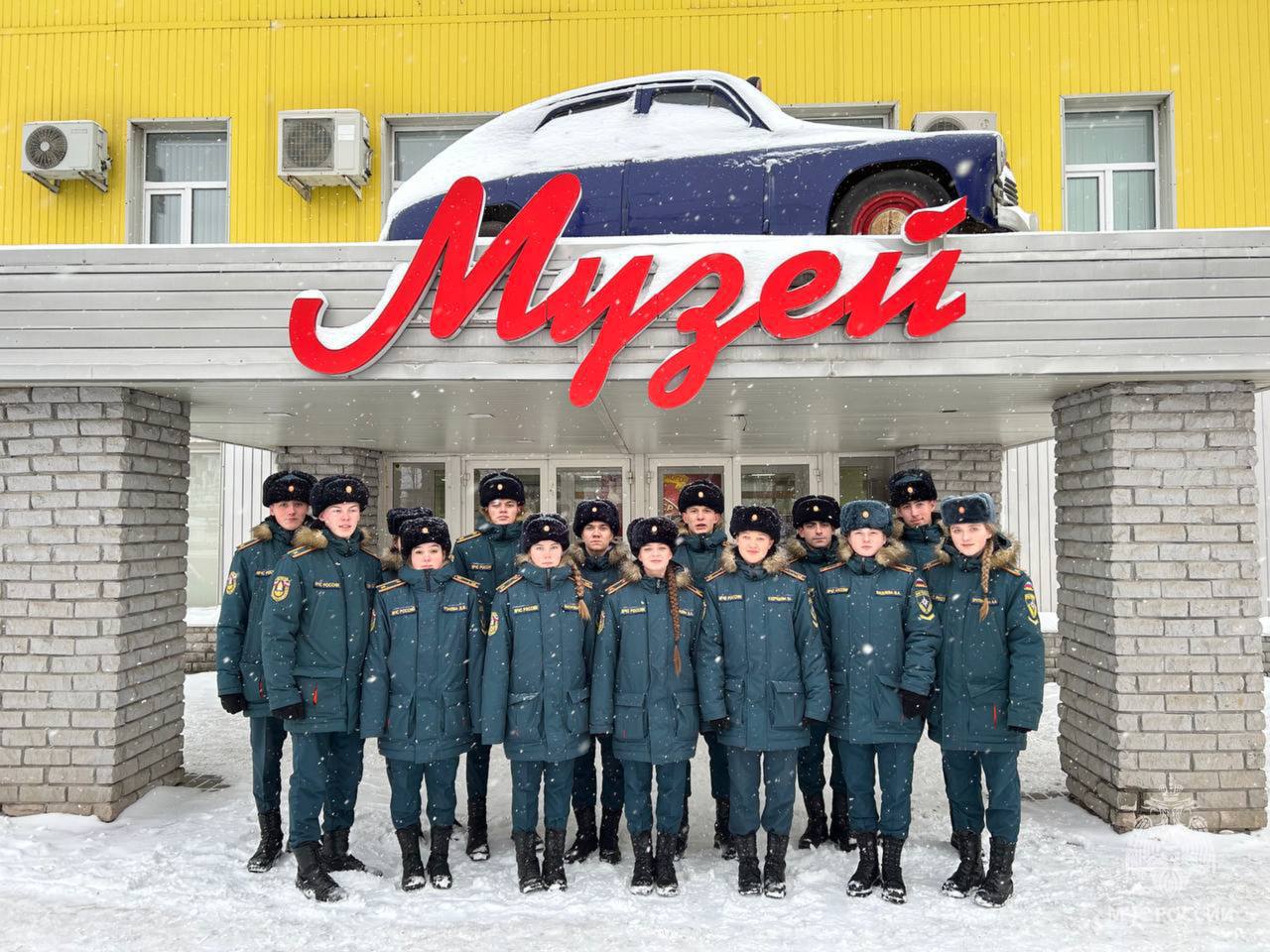 Экскурсия первокурсников по музею советского автопрома