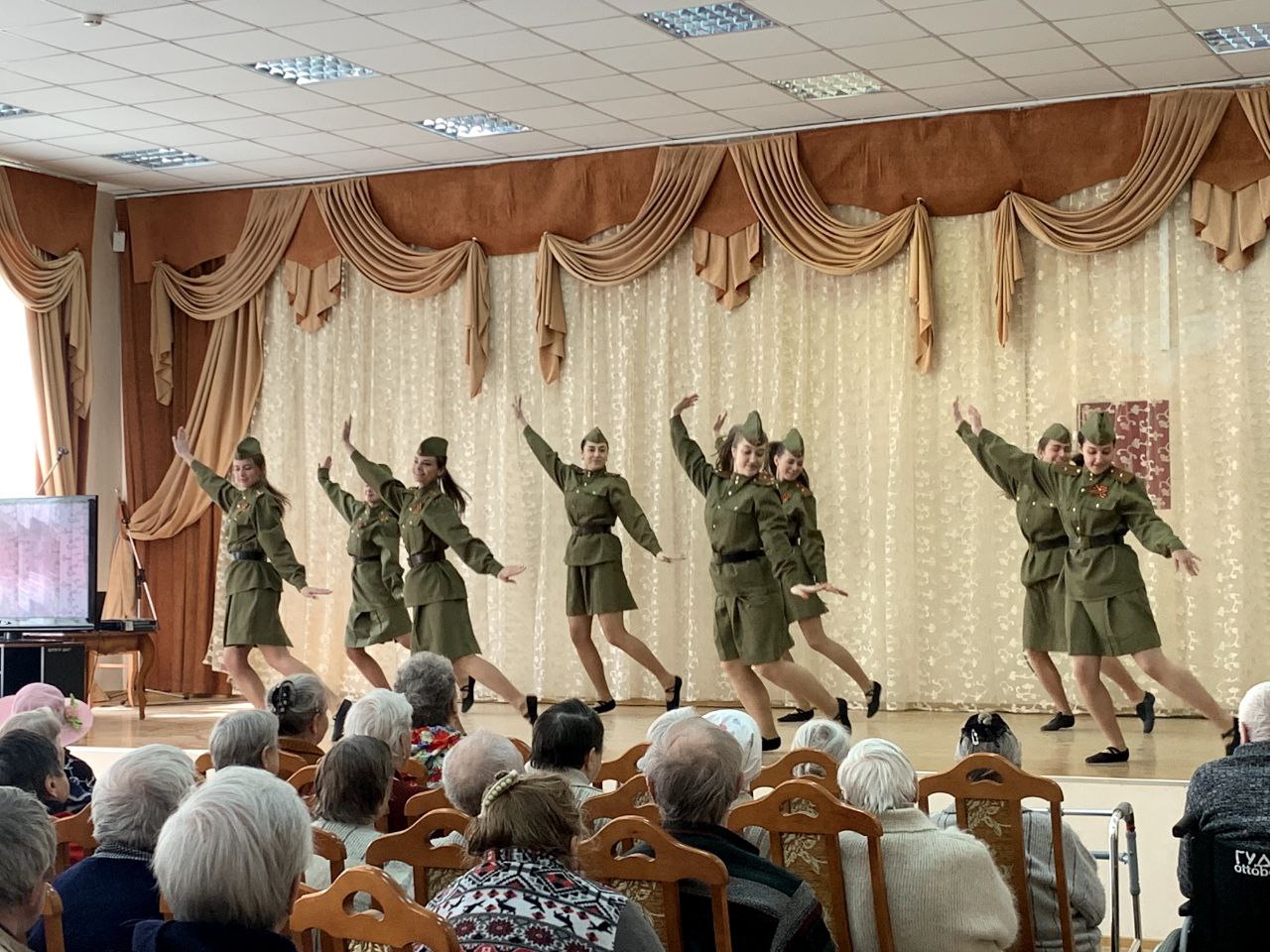 Курсанты Академии выступили с праздничным концертом в Доме-интернате для ветеранов войны и труда «Лесное»