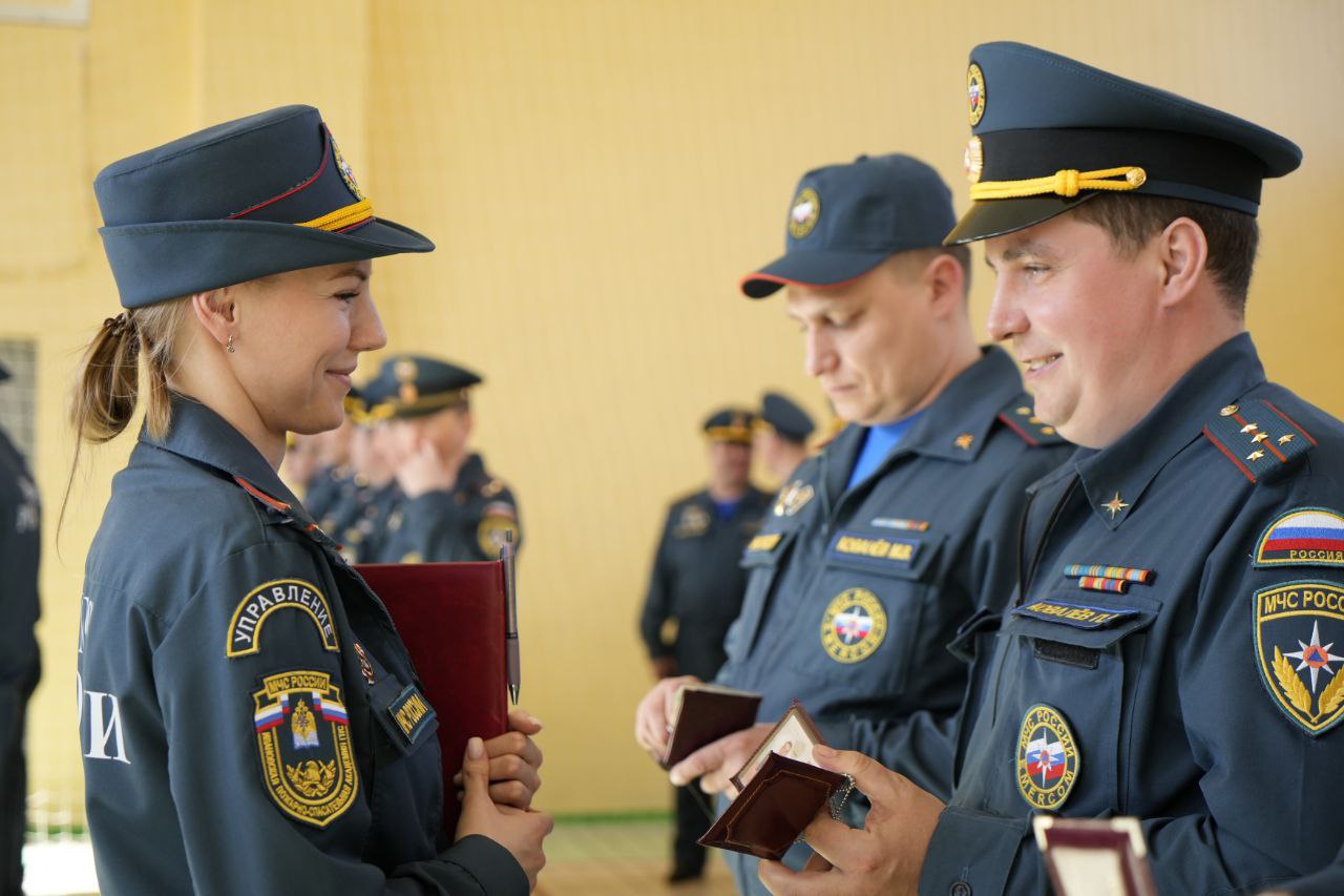 В Академии состоялся строевой смотр постоянного и переменного состава