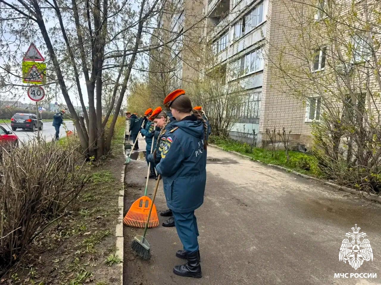 Субботник на Аллее Огнеборцев